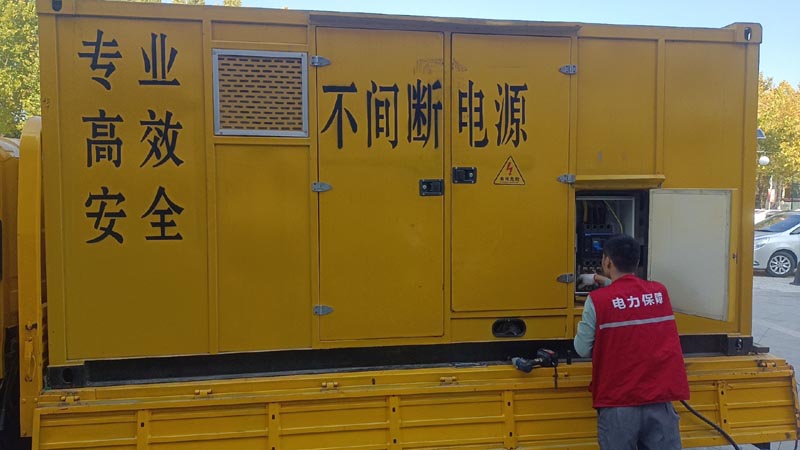 历城柴油发电机组和UPS电源配合使用时，如何避免切换过程中的电力中断？